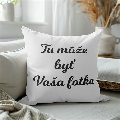 Vankúš s personalizovanou svadobnou fotografiou a romantickým rámikom