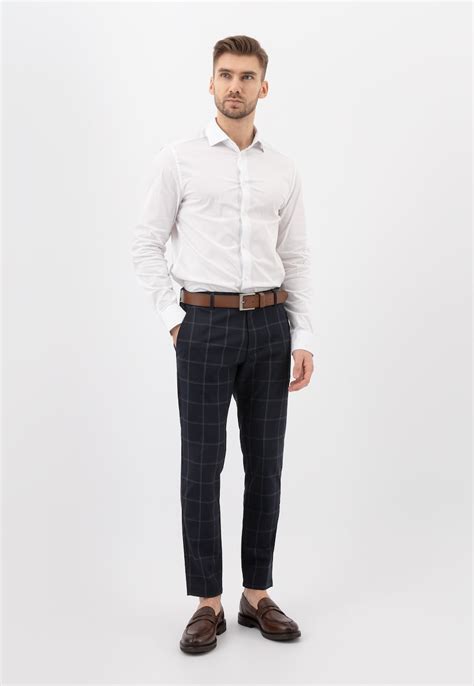 pánsky outfit: sako, košeľa, chinos a loafery