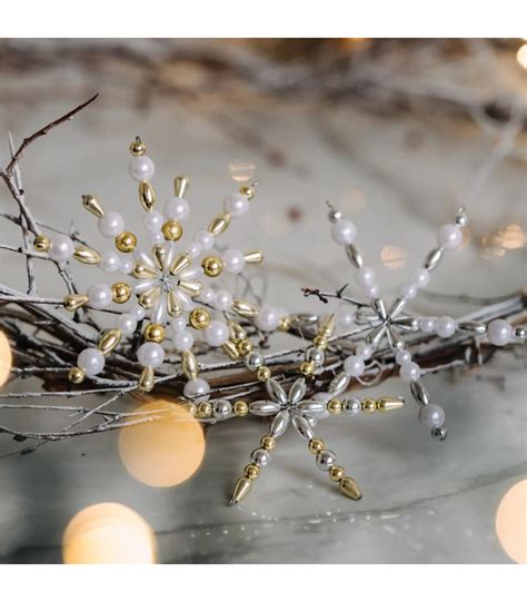 Ilustrácia výroby drevenej hviezdy z korálikov