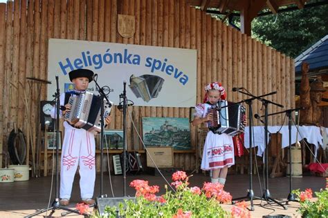 Vystúpenie heligonkárov počas fašiangových slávností