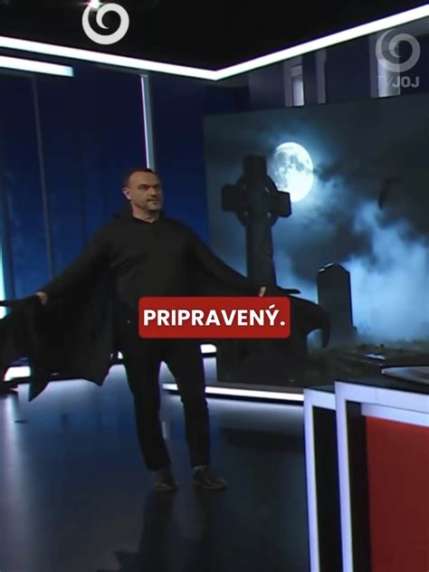 skupinové foto influencerov v halloweenskych kostýmoch