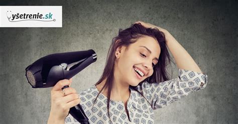 žena sušiaca si vlasy vysokorýchlostným fénom