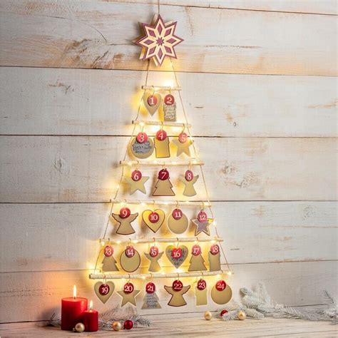 Detail čokoládového adventného kalendára Lindt s figúrkami