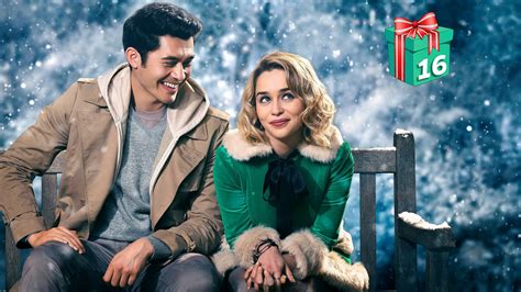 Tematické foto: Režisér Paul Feig a herci Emilia Clarke a Henry Golding na pľaci filmu Last Christmas