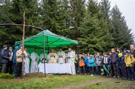 Aktuálna fotografia Márie Harmaňošovej pri spomínaní na skautské časy