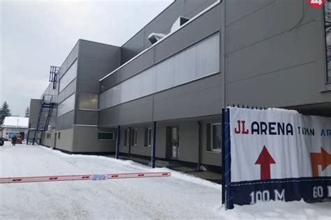 Tematická fotografia otvorenia zimného štadióna, prestrihnutie pásky