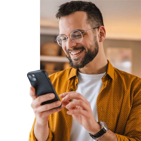 Ilustrácia: Zákazník držiaci smartfón s aplikáciou Môj Orange