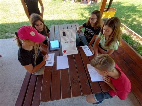 Tematické foto: Skupina laikov v bežnom živote, slúžiaca s vierou