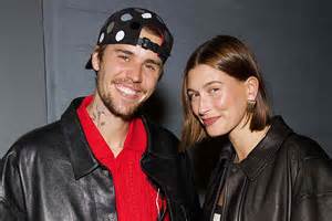 Justin a Hailey Bieber pózujú v bambusovom lese