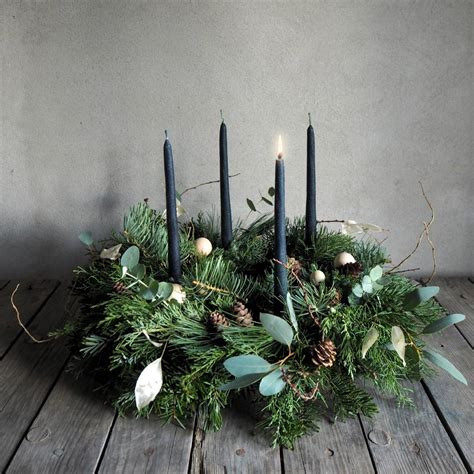 Krásny ručne vyrobený adventný veniec
