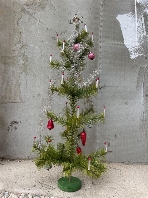 ilustračná fotografia stromčeka s ozdobami v tvare prianí