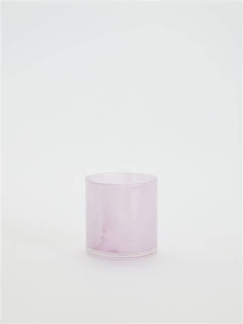 Svietnik HILDEGUN s minimalistickým dizajnom.