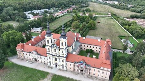 tematické foto interiéru historického kláštora