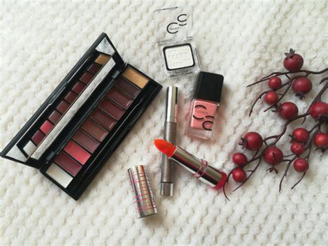 grafický prehľad vybraných vianočných setov a dekoratívnej kozmetiky