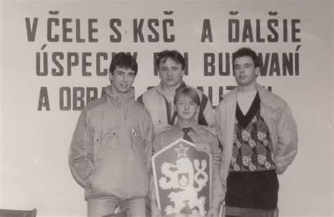Fotografia skupiny metalistov v roku 1989