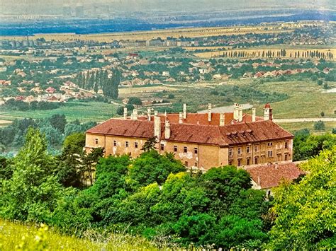 Panoramatický pohľad na pagody v Mjanmarsku