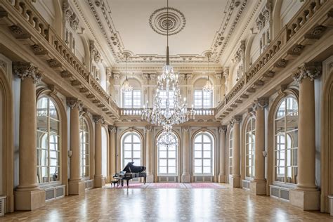 Zrkadlová sieň Primaciálneho paláca počas svadobného obradu