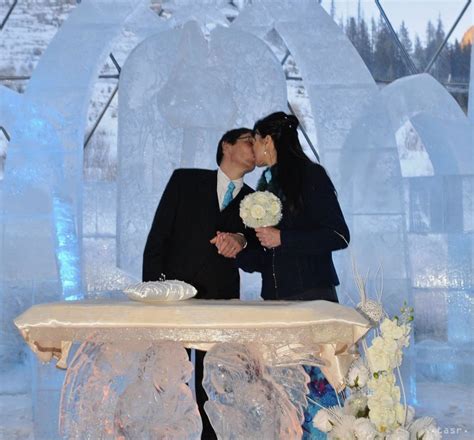 Svadba v Tatranskom ľadovom dóme na Hrebienku, nevesta a ženích