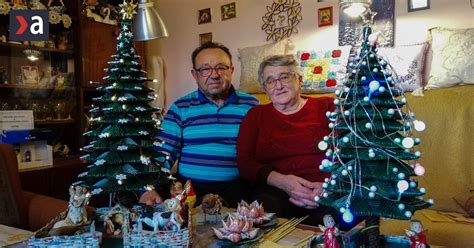 Tematické foto: seniori a vianočné ozdoby