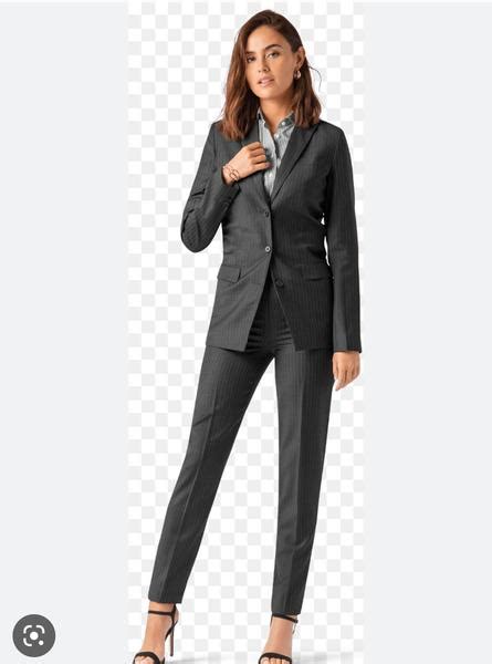 Módna žena v elegantnom saku a nohaviciach na večierok
