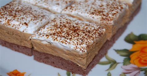 Krémový mliečny koláč Galatopita vo forme s jemnou zlatistou kôrkou