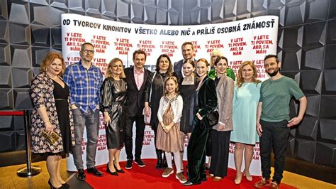 Tematické foto: slovenské herecké hviezdy na červenom koberci premiéry filmu Šťastný nový rok