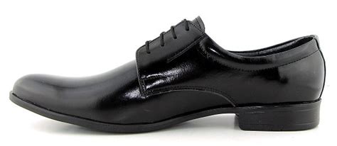 elegantné pánske topánky na vianočný večierok