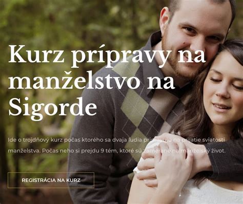 Fotografia páru na kurze predmanželskej prípravy s kňazom