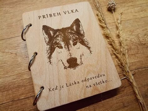 Príklad personalizovaného darčeka (fotoalbum, gravírovaný predmet)