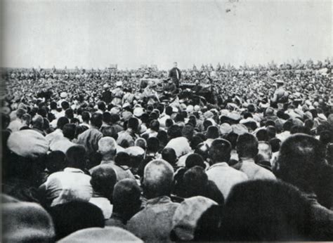 Alexander Kerenskij hovorí k vojakom na fronte, leto 1917