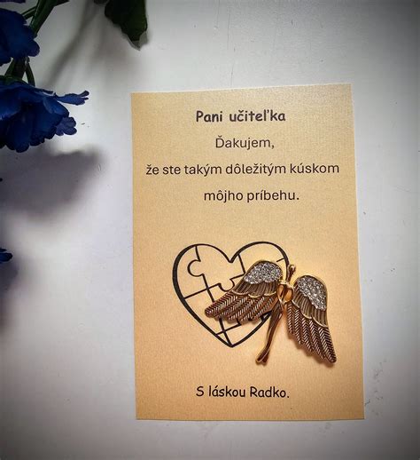 Starostlivo pripravené poznámky na kartičke ako ťahák pre rečníka