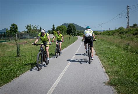 Tematické foto Cyklokorytničky s cyklistami