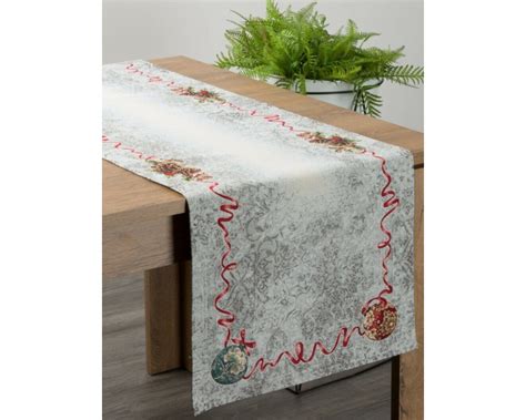 čipkovaná štóla ako dekorácia svadobného stola