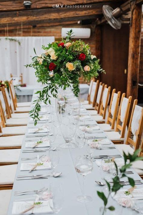 svadobné stoly s elegantnými sviečkami