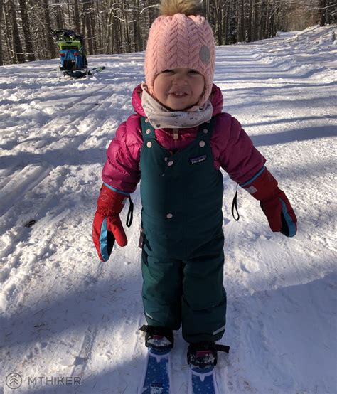 Ilustračné foto detí na lyžiach