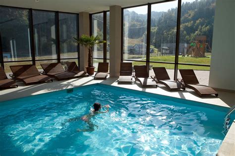 Hotel Salamandra: wellness zóna s bazénom a okolitá príroda Štiavnických vrchov