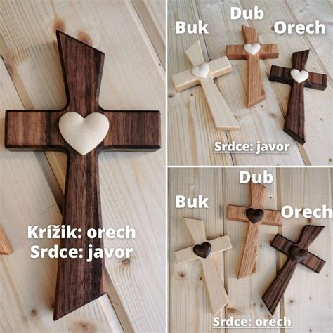 malé drevené svadobné krížiky ako dekorácia na stôl