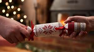 Christmas Crackers na vianočnom stole