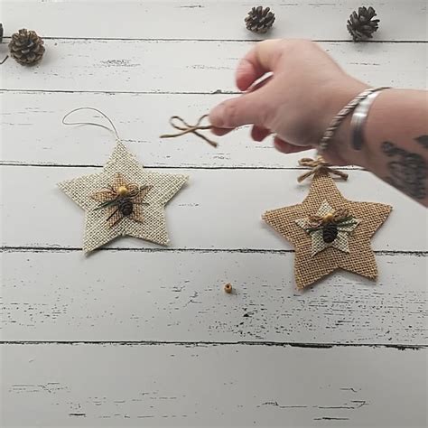 DIY vianočné dekorácie: detské ručné práce na okne