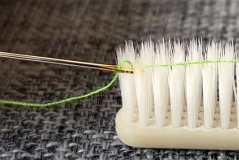 príprava pukancovej nite na navliekanie