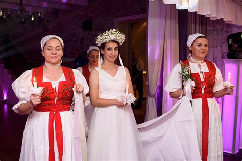 Fotografia: tradičný slovenský svadobný veniec