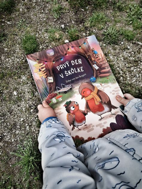 Otvorená kniha pre deti s farebnými ilustráciami