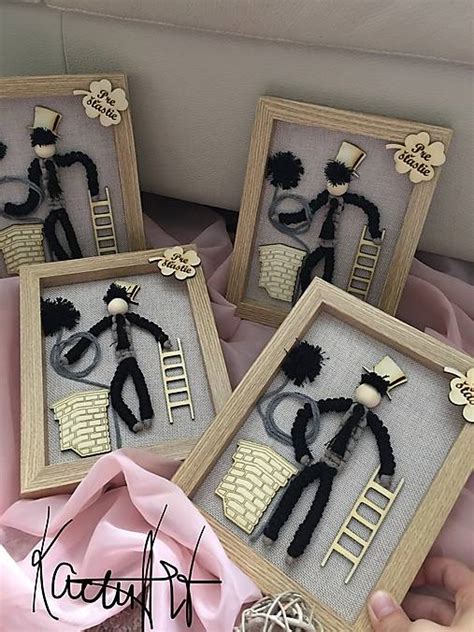 Tematické foto: ručne vyrábaná sviečka, zarámovaná fotografia, malý kominárik pre šťastie