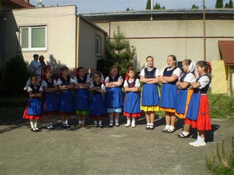 Fotografia: Spievajúca skupina Dolinečka na podujatí, alebo skupina žien na oslave Dňa Matiek v Malej Čiernej