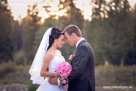 Svadobné foto Leoša Mareša a Moniky Koblížkovej