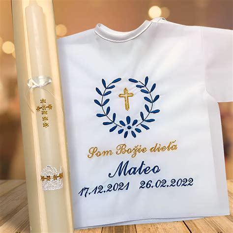 Schéma symboliky krstu: Krstová sviečka, košieľka a biela perinka ako základné prvky výbavy.