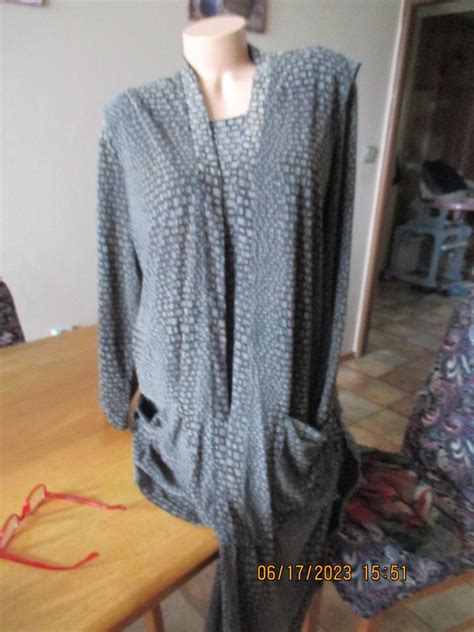 Inšpirácia: Štýlový výber oblečenia pre chlapca (košeľa s vestou) a dievčatko (čipkované šaty) v pastelových tónoch.