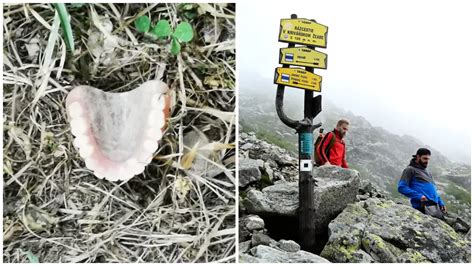 Ilustračná fotografia skupiny priateľov, ktorí sa smejú a objímajú