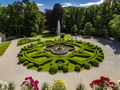 Anglický park Kaštieľa Mojmírovce s fontánou