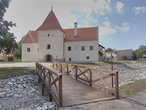 Suchý meander rieky Nitry v okolí kaštieľa Šimonovany